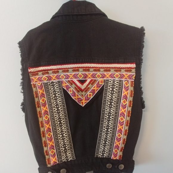❣️10/$50❣️:Sleeveless denim festival jacket - Picture 2 of 4